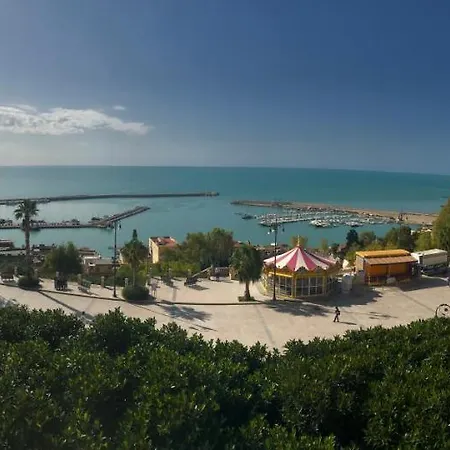 Le Maestranze Deluxe Hotel 3*